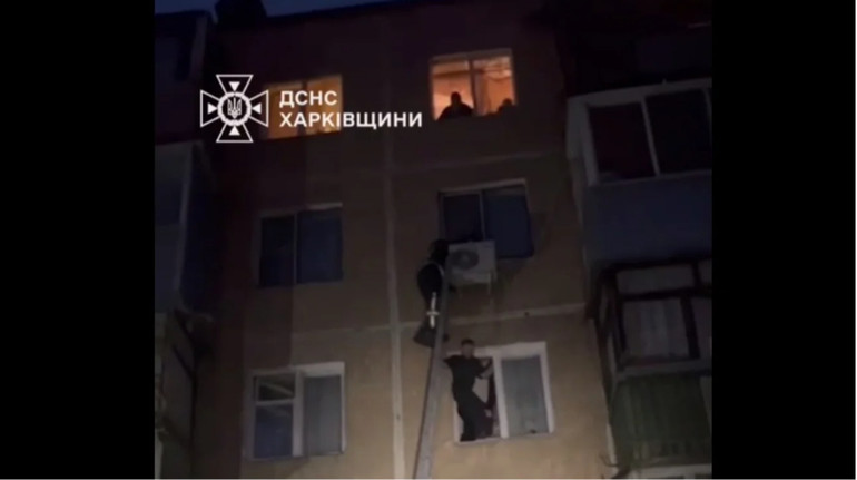 У Харкові 3-річна дитина, яка випала з вікна п’ятого поверху, врятувалася завдяки кондиціонеру
