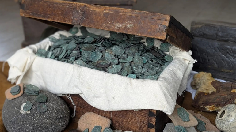 Near the US coast found a treasure from a Spanish ship - thousands of silver and gold coins