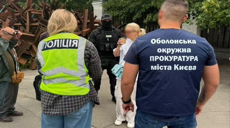 Дружина з інвалідністю за $7 тисяч: у Києві викрили схему для виїзду чоловіків за кордон