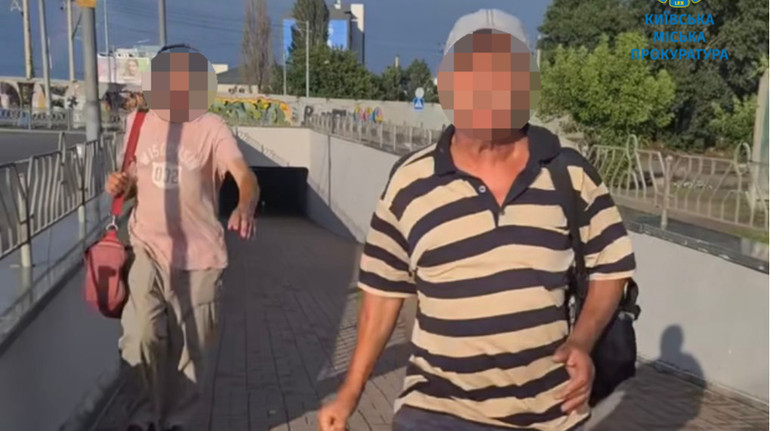 Чоловікам, які напали на волонтерку в Києві і погрожували їй Путіним, загрожує до 4 років за ґратами