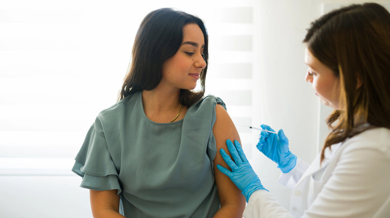 Щеплення від грипу захищає не лише вакцинованих – дослідження