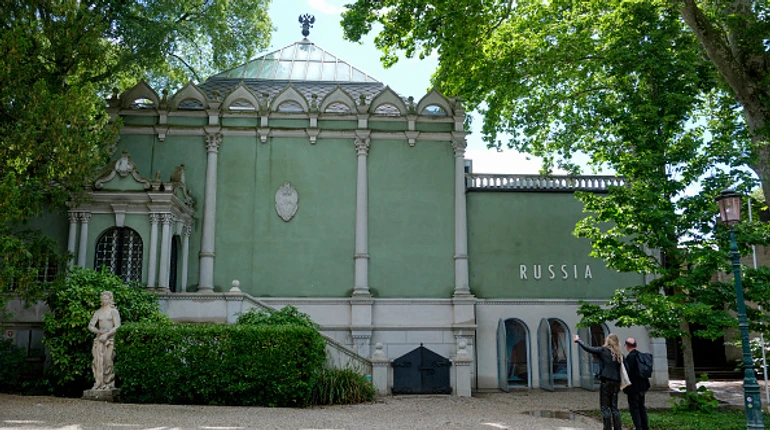 Єврокомісія рекомендує припинити фінансування Венеційської бієнале через участь Росії