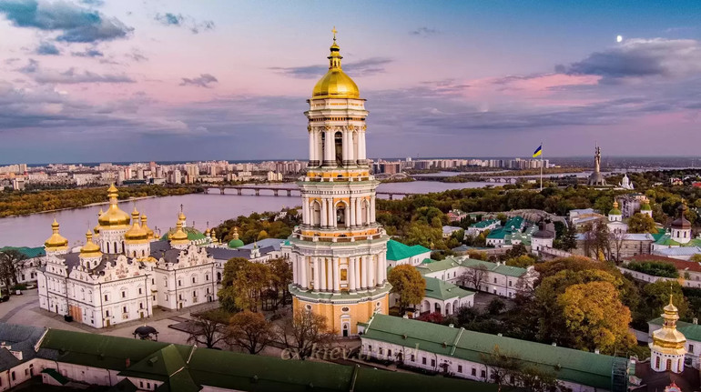 Керівника Лаври звільнили через кав’ярню у заповіднику та непогоджений ремонт – Мінкульт