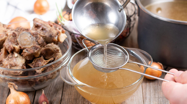 Рідке золото чи науковий міф? Що кажуть вчені про користь кісткового бульйону для здоров'я