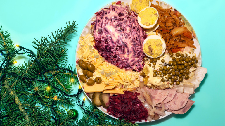 Як довго можна зберігати салати після застілля та які з них псуються найшвидше? Пояснення нутриціологині