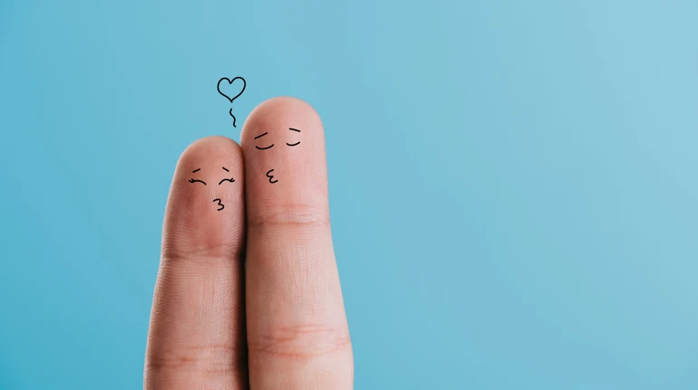 Хвороба поцілунків, або інфекційний мононуклеоз: як він проявляється та передається?