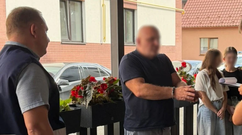 Бив, погрожував і трощив намети: на Закарпатті затримали джипера, який побив туристів через зауваження
