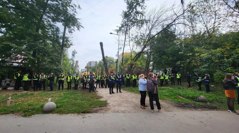 Вчора жодного дерева не було знесено – КМДА про будівництво теплотраси на Теремках