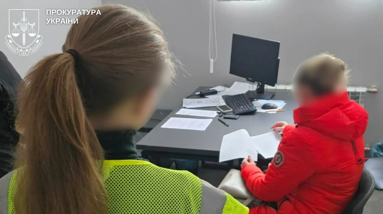 Знущання з 17-річної пацієнтки у лікарні Житомира: двом медсестрам оголосили підозри в мордуванні