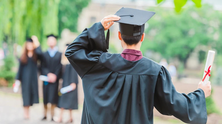 МОН: Кількість чоловіків, які вступають в аспірантуру, знизилася до довоєнного рівня