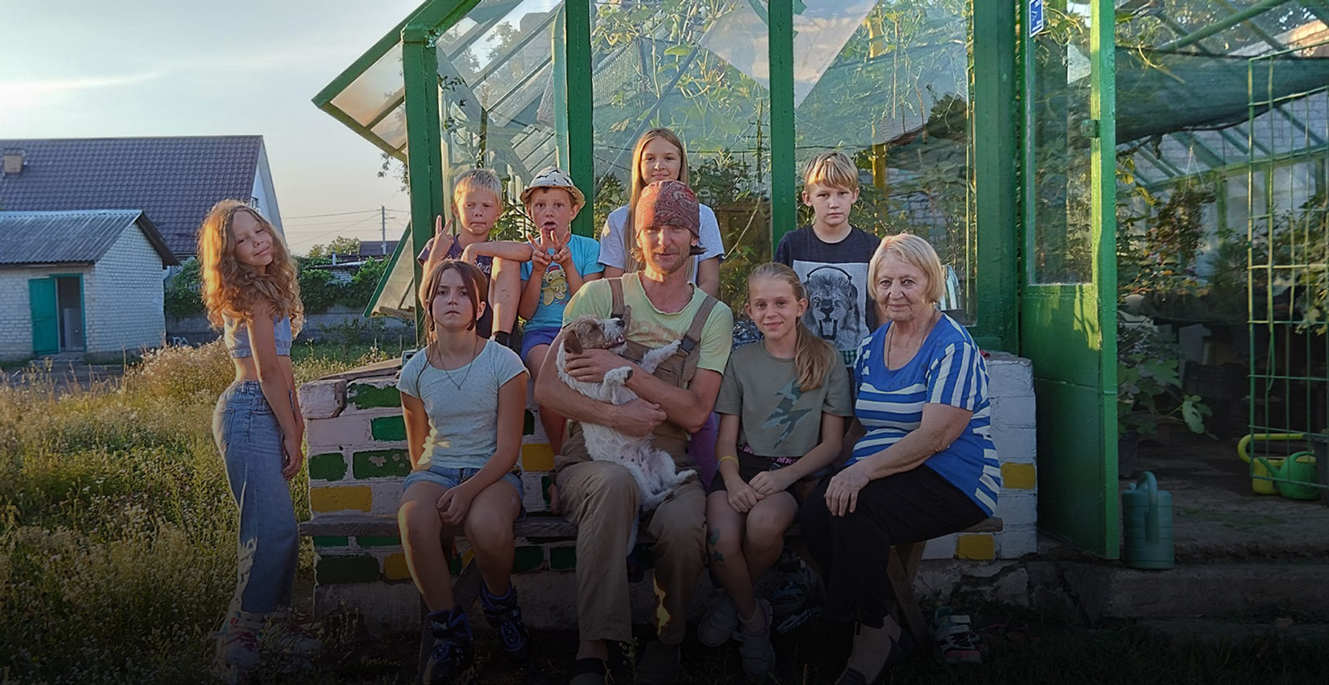 Відновив теплицю свого дитинства. Як скульптор на Житомирщині прищеплює любов до рослин школярам