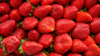 Скарбниця вітамінів: чому варто їсти полуницю та чи може вона зашкодити