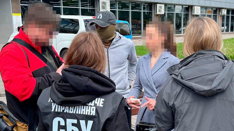 In Sumy, a university official was detained on a bribe