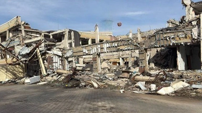 Зруйнована на 70%: у міськраді Маріуполя розповіли про долю першої україномовної школи міста