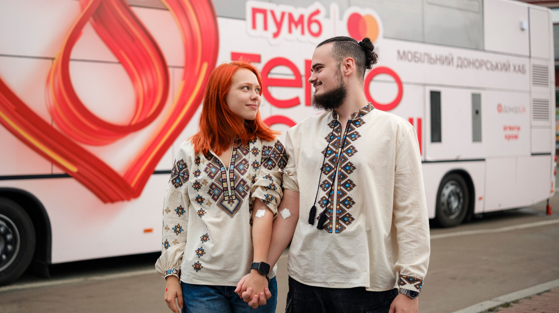 ПУМБ і Mastercard представили мобільний донорський хаб Теплокровні