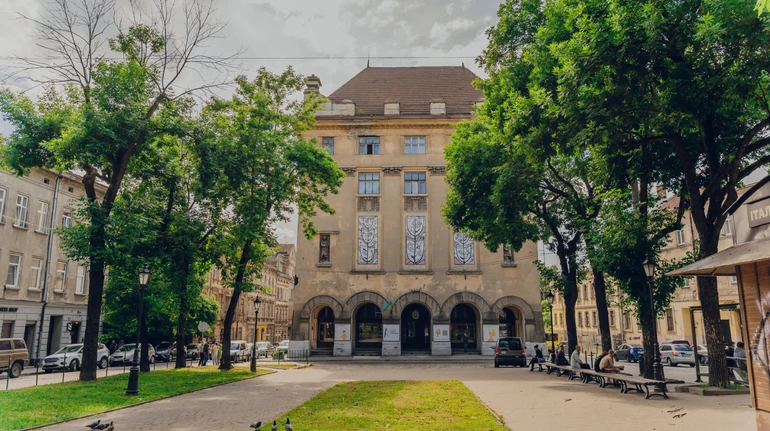 Без заслужений та народний артист: у Львові театр ляльок відмовився від державних звань