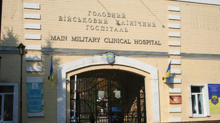 Система колапсує, ВЛК триває місяць: військові скаржаться на умови в головному шпиталі Києва