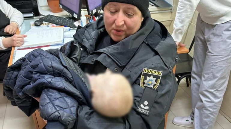 На Харківщині 20-річна жінка прийшла з немовлям до знайомих та вчинила сварку: малюка вилучили