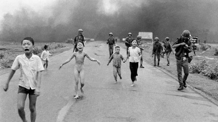 World Press Photo прибрав авторство у знаменитій світлині Дівчинка з Напалмом