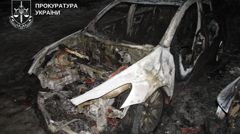 У Києві двоє підлітків спалили три автівки Tesla на замовлення РФ: їх затримали