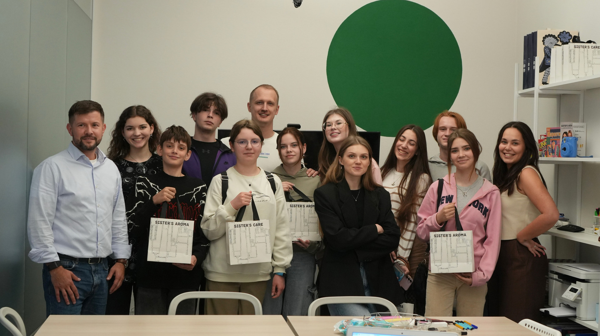 Sister’s Aroma та БФ Шанс на змiни створили лімітовану колекцію на підтримку підлітків