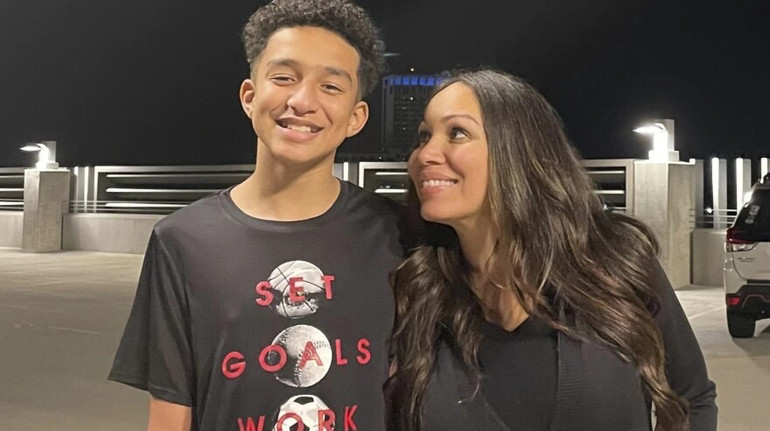 Листувався з Дейнеріс Таргарієн: у США жінка звинувачує ШІ у самогубстві 14-річного сина