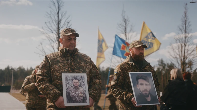 На меморіальному кладовищі поховали двох розвідників Азову, загиблих у Маріуполі