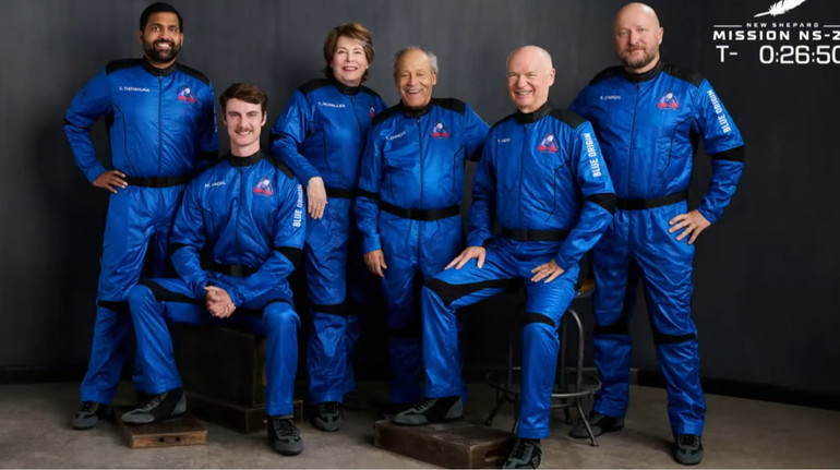 Blue Origin запустила в космос туристичну ракету: на борту – 90-річний астронавт