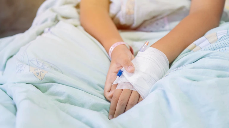 Яєчник був у 300 разів більший за норму: львівські медики прооперували підлітку з небезпечною кістою