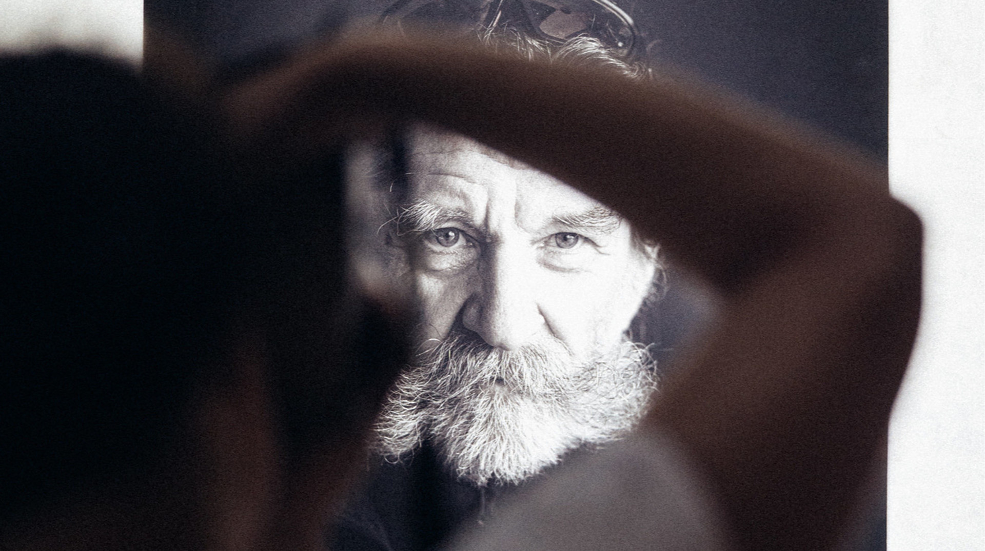 Що побачив він. Екскурсія виставкою фотографа Олександра Глядєлова в Українському домі