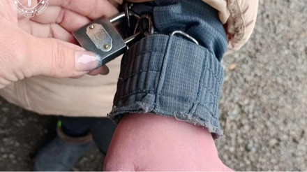 На Кіровоградщині закрили дитбудинок сімейного типу, де дитину з інвалідністю тримали на ланцюгах