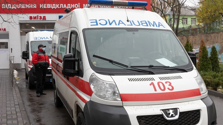 У Києві медикам швидкої планують доплачувати за роботу під час обстрілів РФ