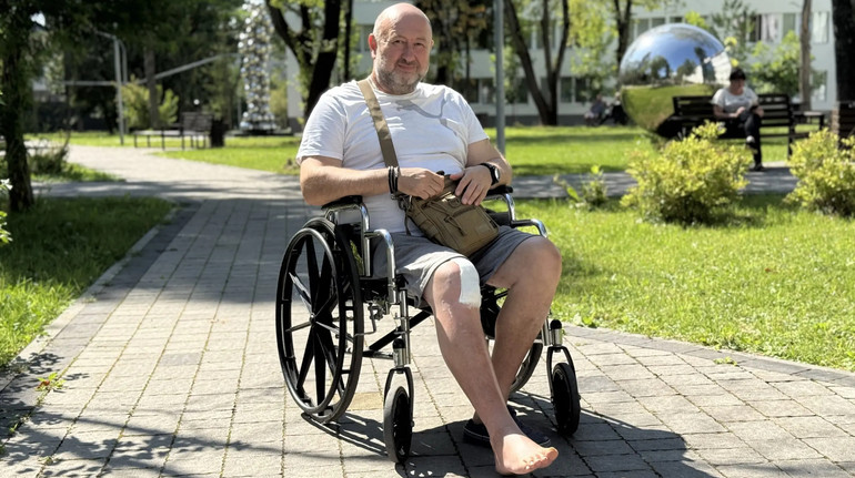 Уламки застрягли над печінкою і в коліні: історія військового, який 6 діб чекав на евакуацію після поранення