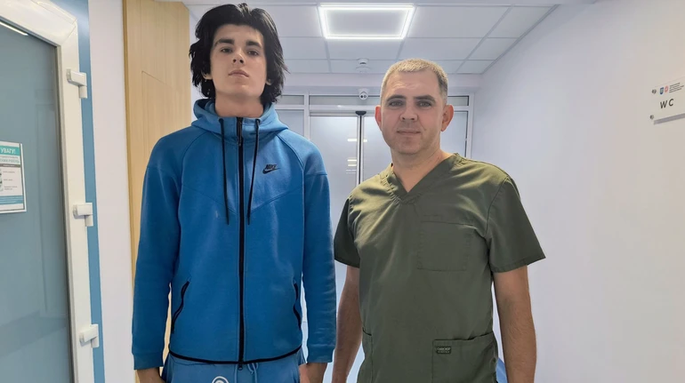 Кинувся на порятунок: у Львові з лікарні виписали 17-річного хлопця, пораненого під час теракту