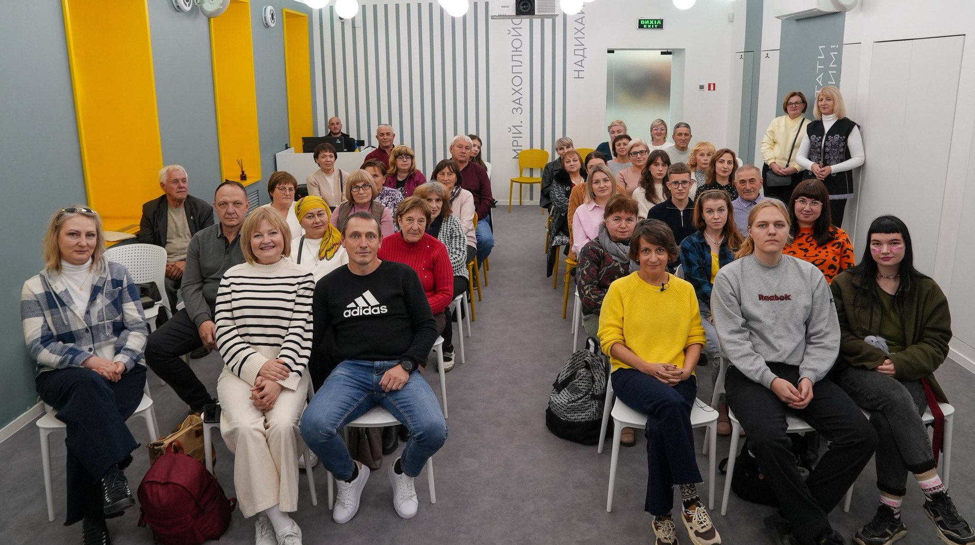 Ворожбит, Кокотюха, Жадан, йога, кіноклуб і бібліотека. Як селище Козельщина на 3500 мешканців приймає зірок в сучасному будинку культури