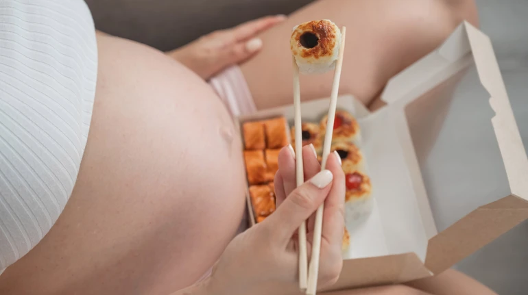 Чи безпечно їсти суші під час вагітності? Пояснює лікарка