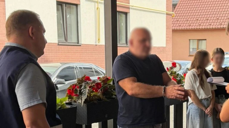 Побив туриста і розтрощив намети: на Закарпатті підозру вручили 47-річному джиперу