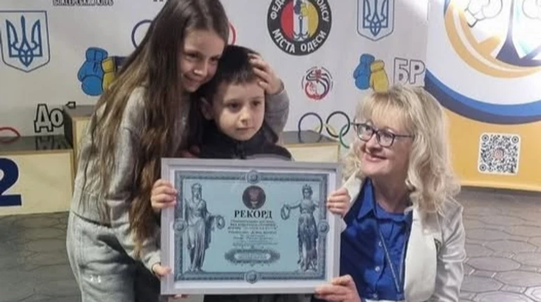 Присів понад 1000 разів за годину: 4-річний одесит встановив рекорд України серед хлопчиків
