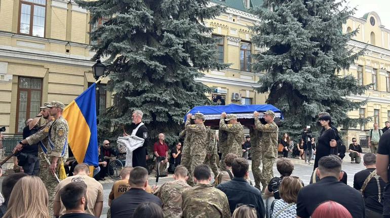 У Києві попрощалися із захисником Даниїлом Серфером Смирновим