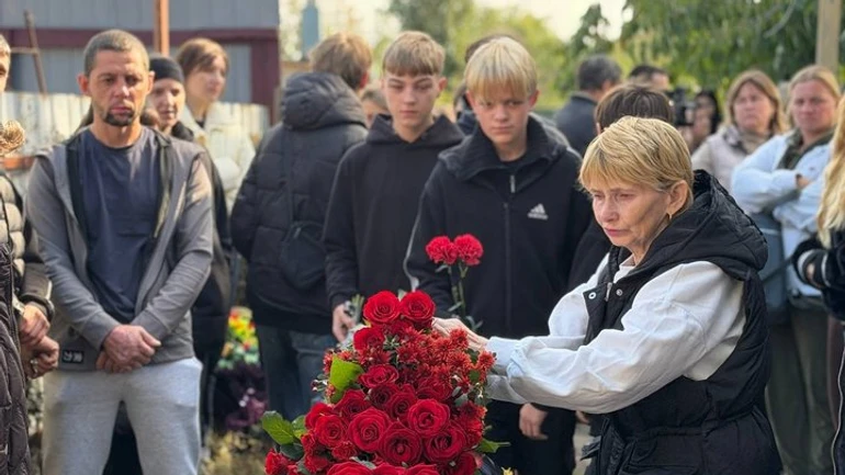 Прийшов підзаробити: що відомо про підлітка, який загинув через удар по логістичній компанії