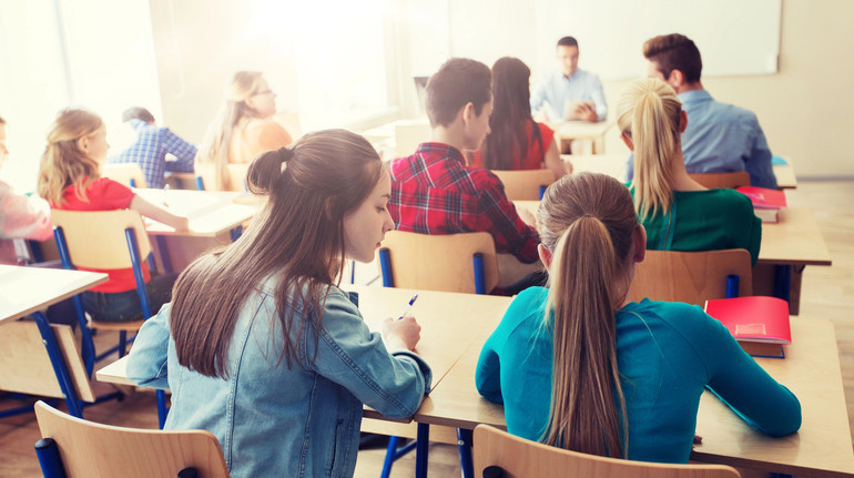 МОН: Учні, які навчаються за кордоном, зможуть дистанційно брати участь у Всеукраїнських олімпіадах