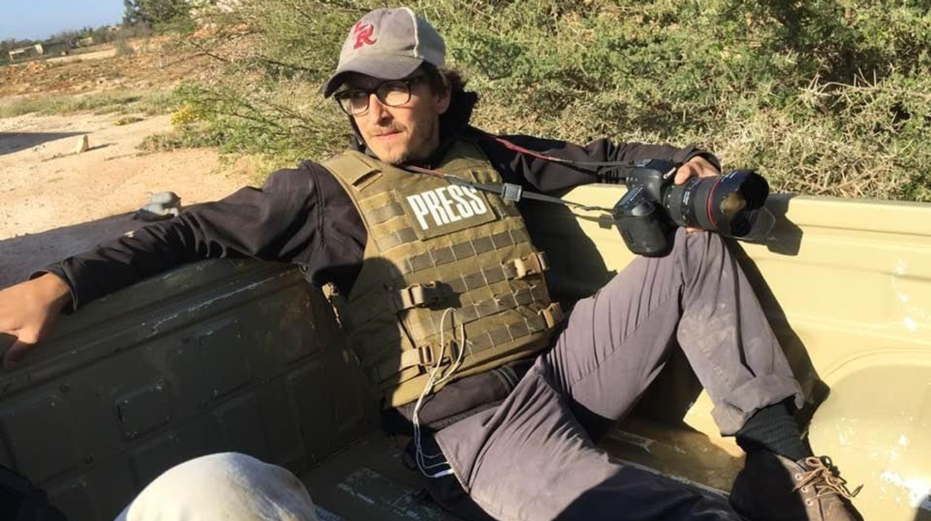 Стрімінг НВО Мах випускає фільм Озброєний лише камерою про вбитого на війні в Україні американського журналіста Брента Рено. Рецензія