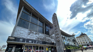 З фасаду Житнього ринку у Києві приберуть декоративні написи російською мовою