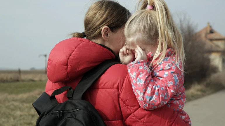 Президент підписав закон щодо обов’язкової евакуації дітей із зони бойових дій: що він передбачає