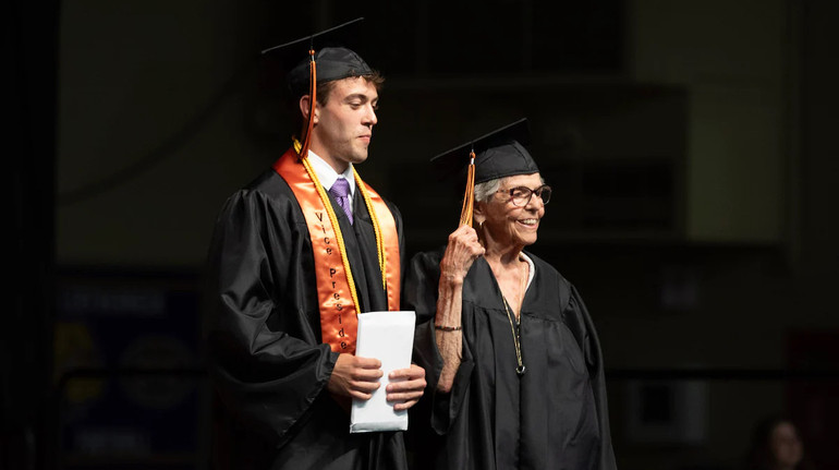 Випускниця у 99. Американка закінчила середню школу після 81-річної паузи у навчанні через війну