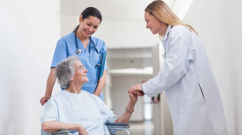 Хто має право на постійний сторонній догляд і як його отримати: у МОЗ назвали алгоритм дій