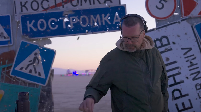 Зібрав сто тисяч переглядів. На фестивалі Burning Man виступив відомий український діджей