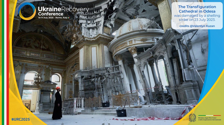 На римській конференції з відбудови представили фотовиставку з понівеченим Одеським собором