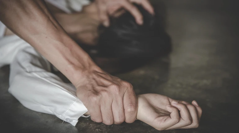 На Одещині чоловік катував та зґвалтував співмешканку через ревнощі