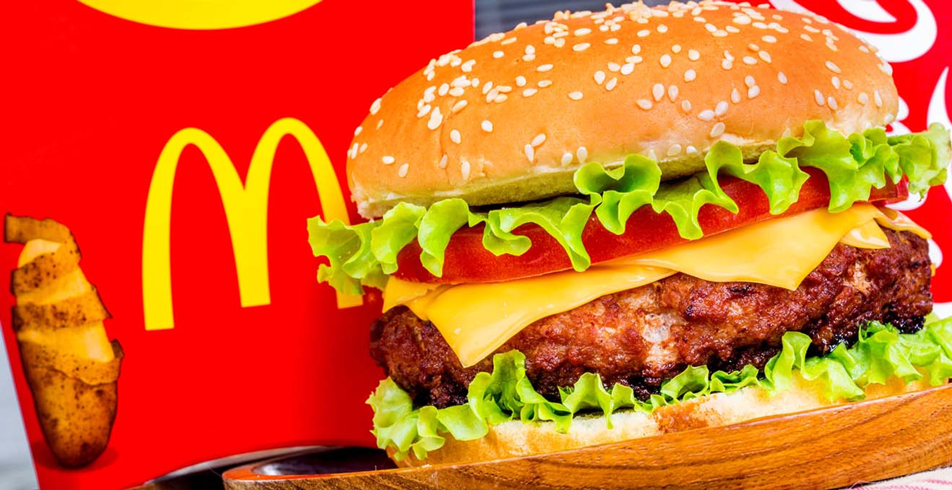 Лобстери, дуріан, вино... Дивні страви, які ви можете скуштувати у McDonald's різних країн світу